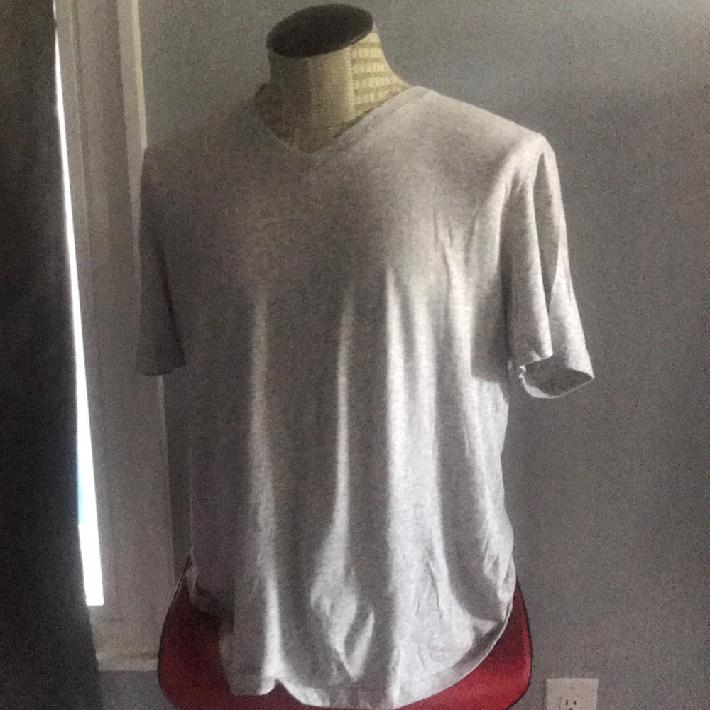 Core v neck tee shirt 👕